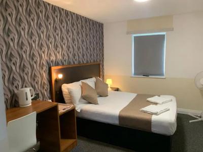 Trivelles - Manchester - Cross Lane - 60