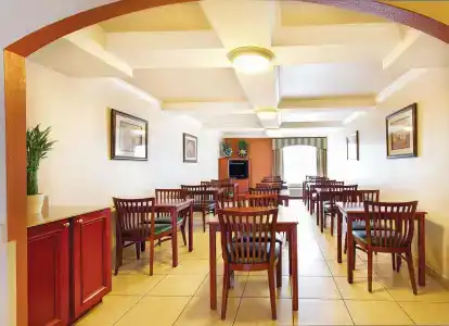 La Quinta Inn by Wyndham Orlando International Drive North - 9