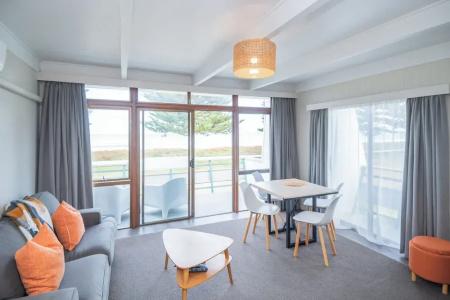 Whispering Sands Beachfront - 10