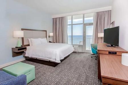 Hampton Inn & Suites Beach-Beachfront - 59