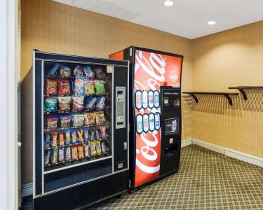 Rodeway Inn & Suites South of Fiesta Park - 10