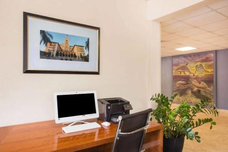Days Inn by Wyndham Miami International Airport - 22