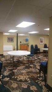 Barrington & Suites - 22