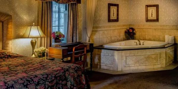 Red Coach Inn - 66