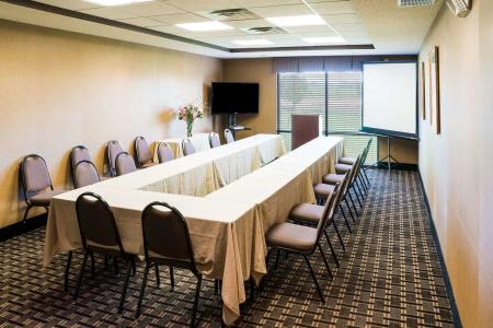 Med City & Suites - 19