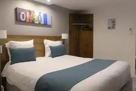 Contact Hôtel Le Provençal Bordeaux Lac avec Bornes électriques - 38
