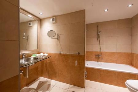 Best Western Plus Embassy - 42