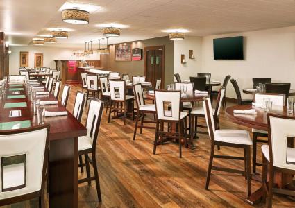 Four Points by Sheraton & Conference Center - 19