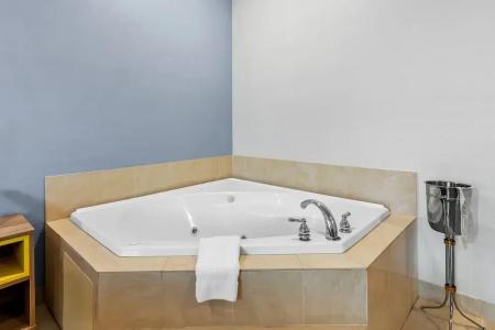 Days Inn & Suites by Wyndham - 123