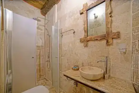 Risus Cave Suites - 7
