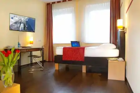 NeuHaus - 4