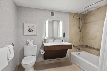 DoubleTree by Hilton - 33