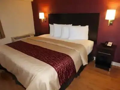 Red Roof Inn Airport - 2