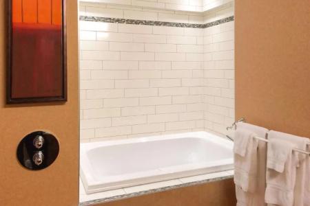 Quality Inn & Suites - 51
