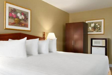 Days Inn by Wyndham - 30