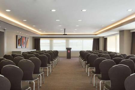 Ramada & Suites Kemalpasa - 4