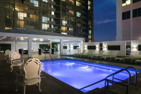 DoubleTree by Hilton - 13