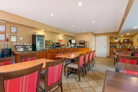 Econo Inn & Suites - - 25