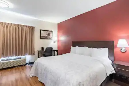 Red Roof Inn Plus + Phoenix West - 56