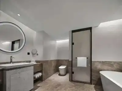 Hilton Garden Inn West Lake - 8