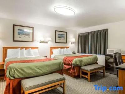 Rodeway Inn - 32