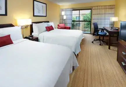 Courtyard by Marriott Houston Hobby Airport - 4