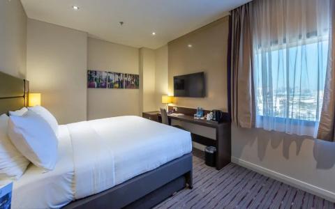 Premier Inn Airport - 15