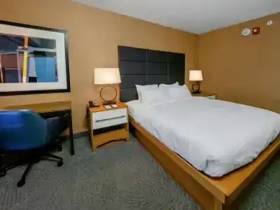 DoubleTree by Hilton New York - 5