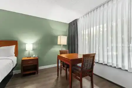 Vagabond Inn Executive Old Town - 25