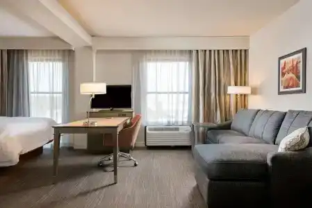 Hampton Inn West - 44