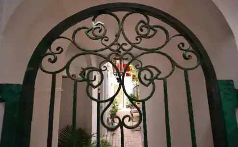 Neighbor Phuthon - 8