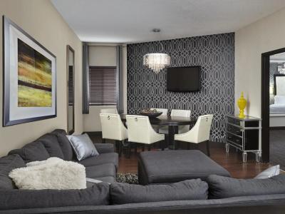 Four Points by Sheraton & Suites West - 1