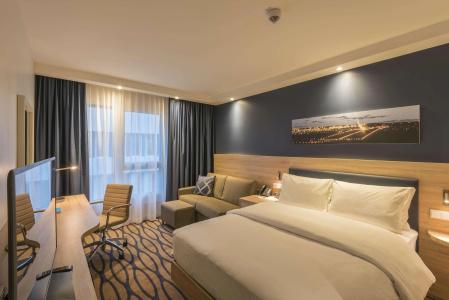 Hampton By Hilton Frankfurt Airport - 1