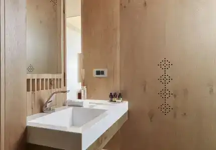 Domus Renier Boutique - Historics Worldwide - 8
