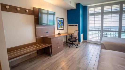 Holiday Inn Express & Suites Beach Beachfront by IHG - 59