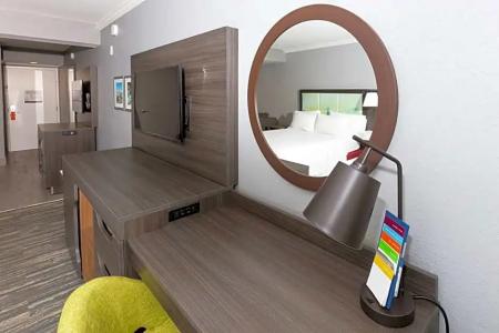 Hampton Inn - 91