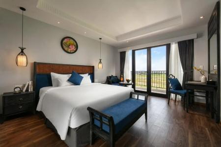 Shining Riverside & Spa - 43