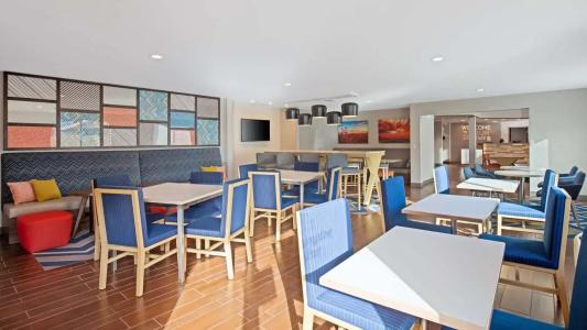 Hampton Inn Phoenix Airport North - 34