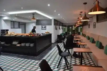 Le Yacht Suites - 17
