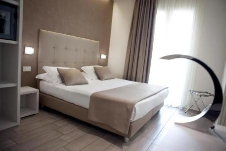 L'Hotel - 36