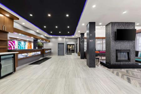Best Western Plus North York & Suites - 10