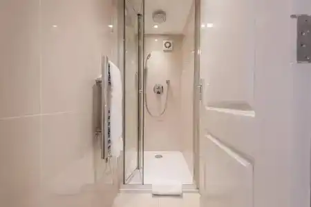 Queensgate Court - 330