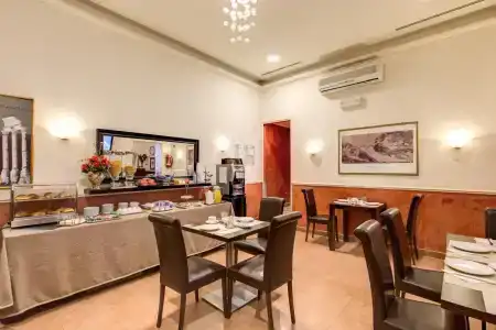 Everest Inn Rome - 18