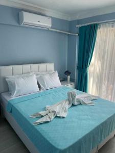 Boutique Marquis Blue - 30