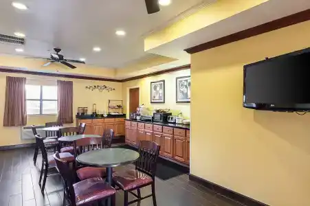 Econo Inn & Suites Sw - 16