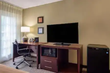 Comfort Inn Sandy Springs – Perimeter - 40