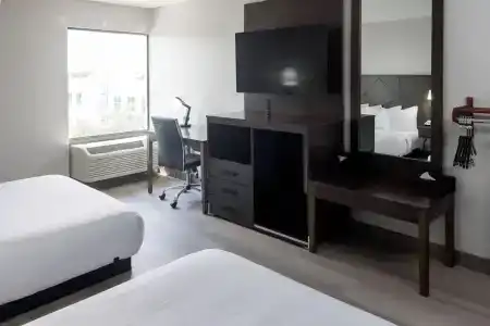 Onyx Miami Airport - 6