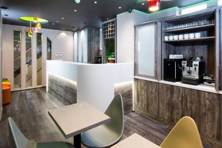 London Court - 1