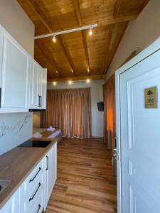 Rias Penthouse Suites - 79