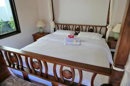 Naiharn Beach Villa - 4